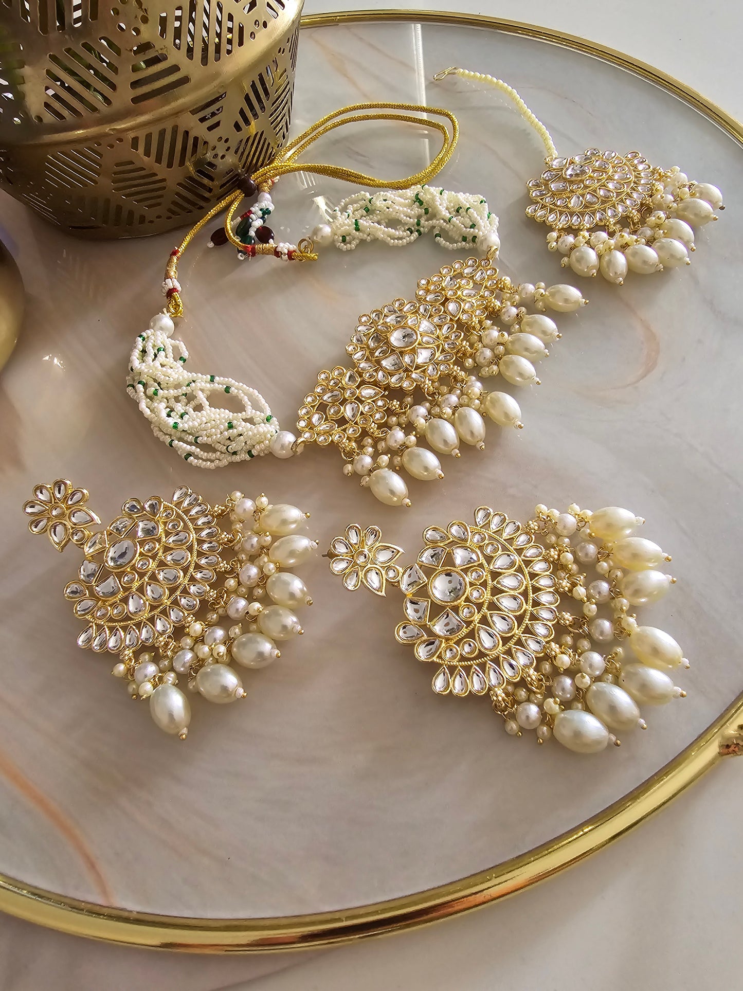 591: Statement Kundan Choker Set with Chandbaalis.