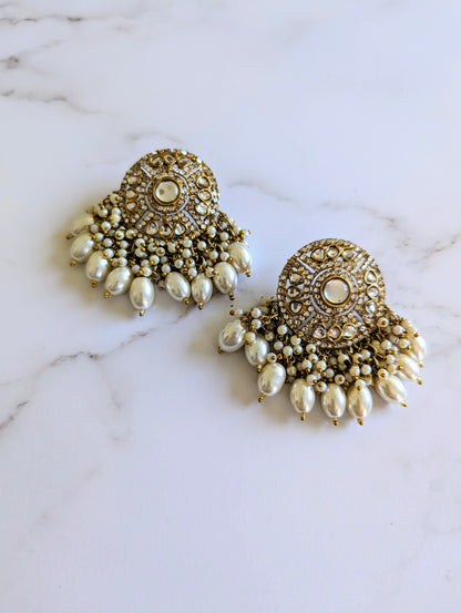 N.550 ~TIA~ Kundan Studs